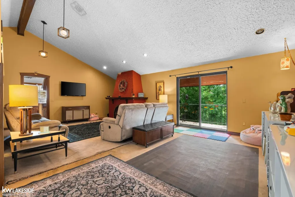 37632 Joanne Drive Clinton Charter Township MI 48036