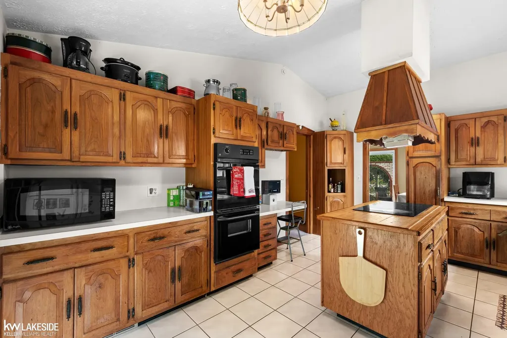 37632 Joanne Drive Clinton Charter Township MI 48036