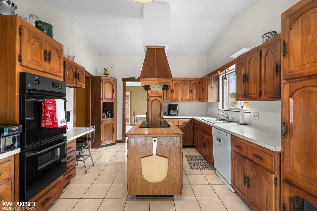 37632 Joanne Drive Clinton Charter Township MI 48036