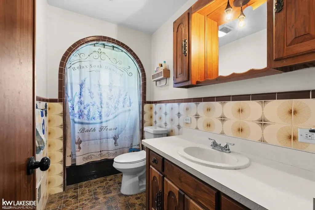 37632 Joanne Drive Clinton Charter Township MI 48036