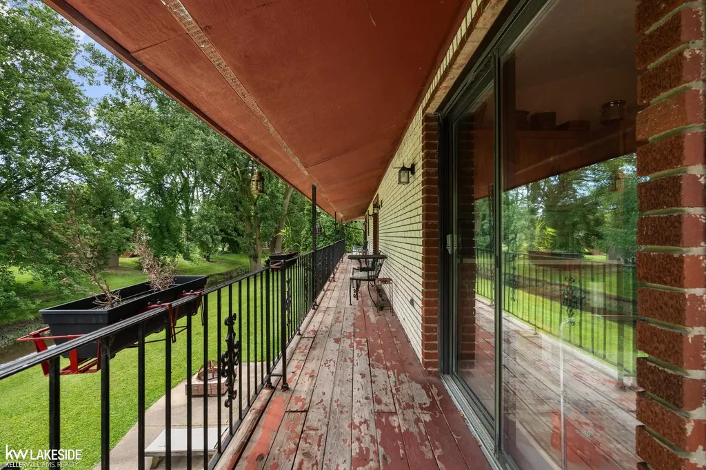 37632 Joanne Drive Clinton Charter Township MI 48036