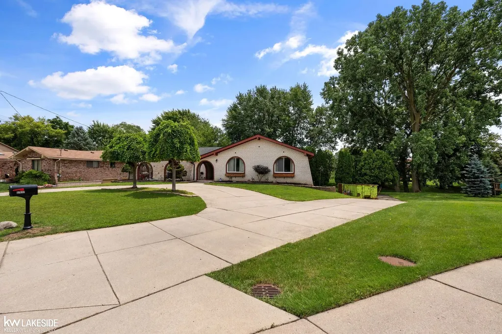 37632 Joanne Drive Clinton Charter Township MI 48036