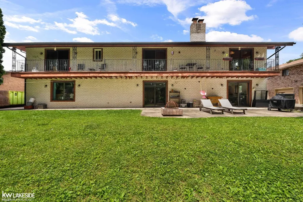 37632 Joanne Drive Clinton Charter Township MI 48036