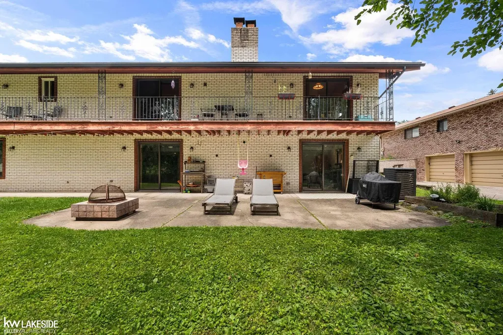 37632 Joanne Drive Clinton Charter Township MI 48036