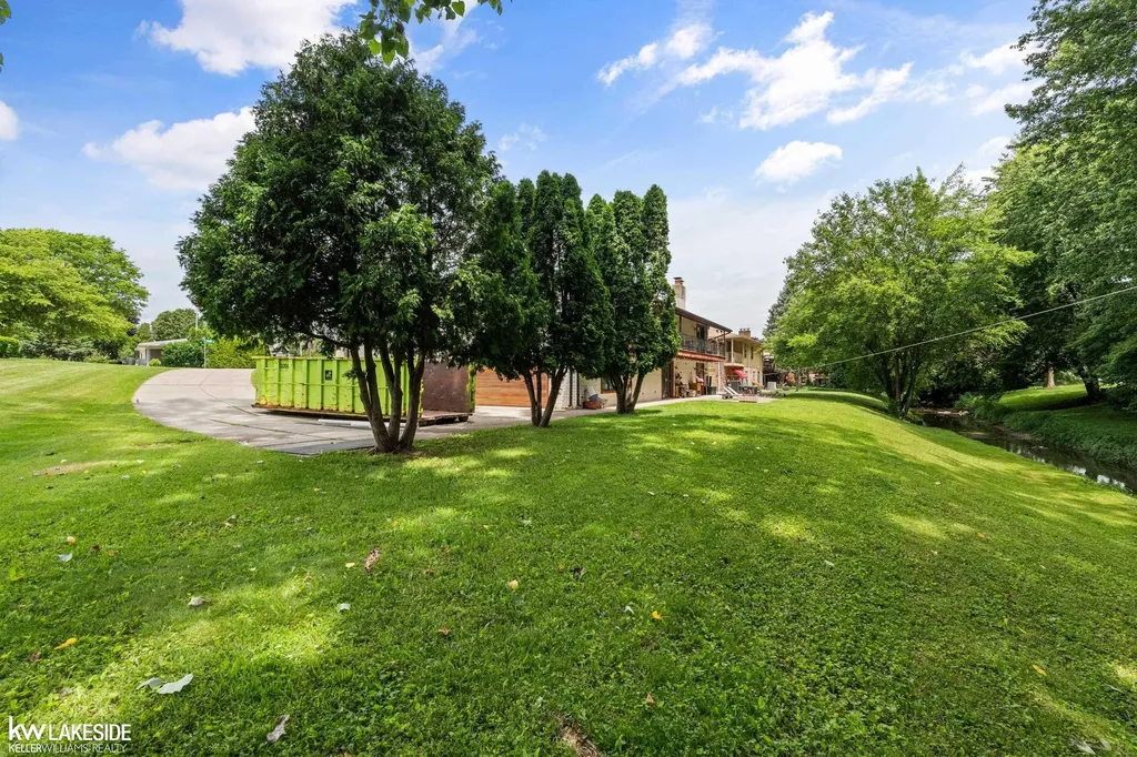 37632 Joanne Drive Clinton Charter Township MI 48036
