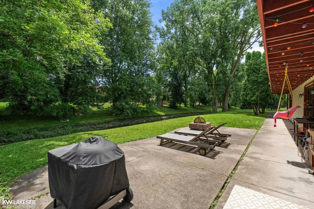 37632 Joanne Drive Clinton Charter Township MI 48036