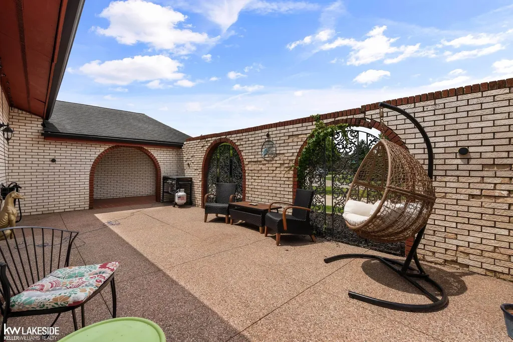 37632 Joanne Drive Clinton Charter Township MI 48036