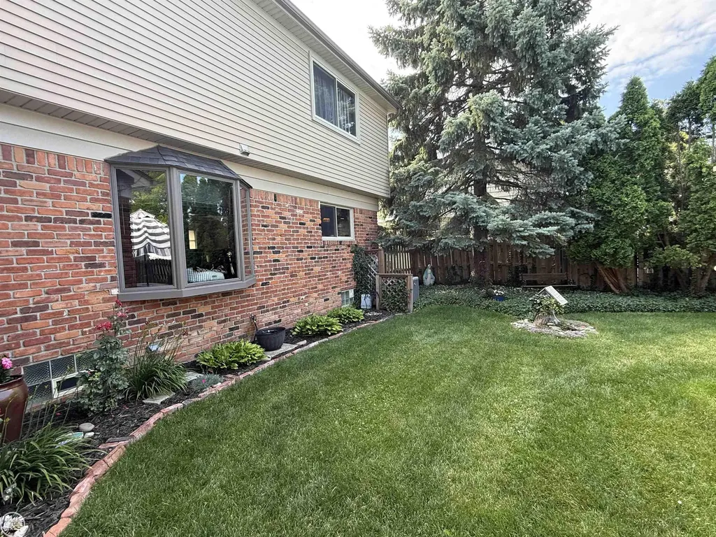 47043 Sanborn Drive Macomb Township MI 48044