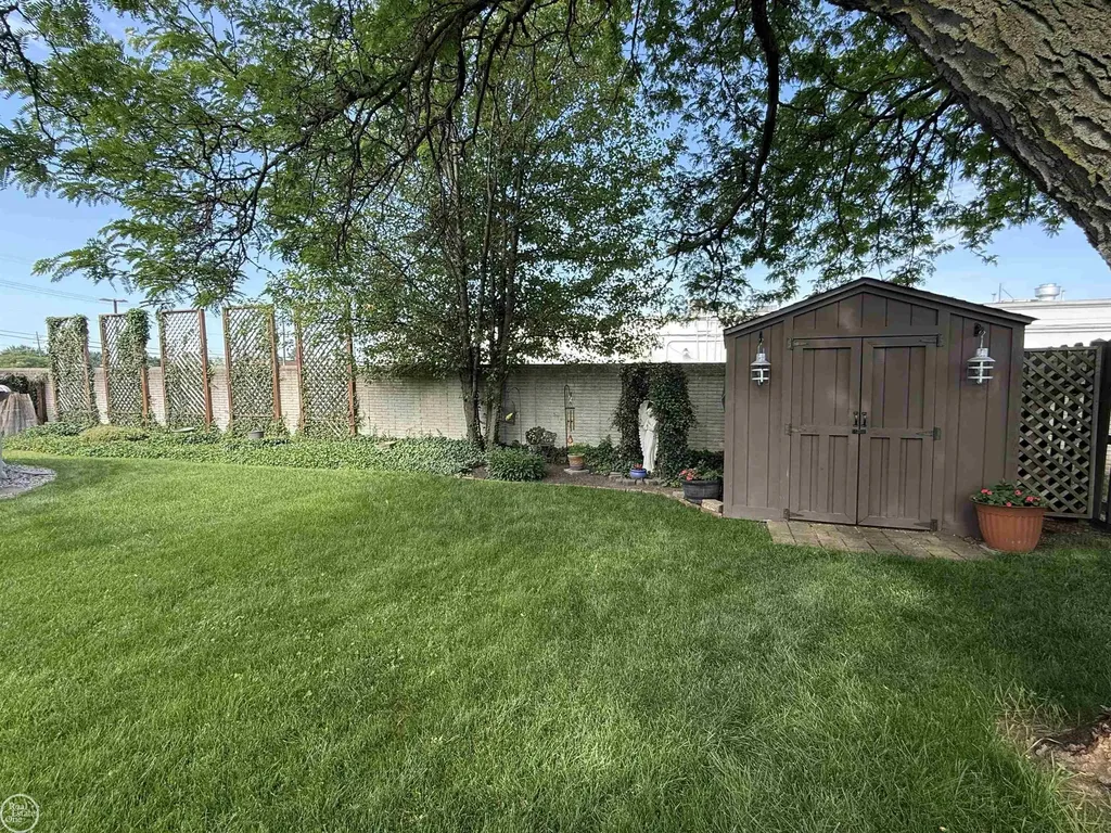 47043 Sanborn Drive Macomb Township MI 48044