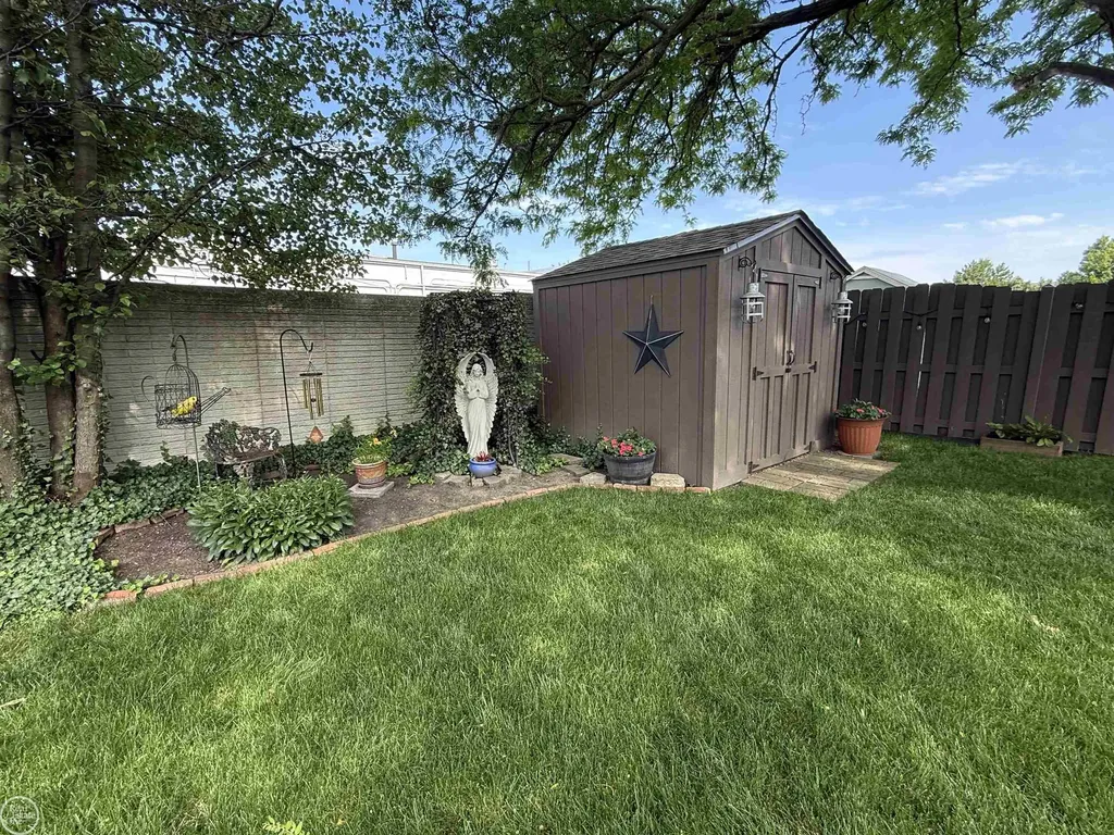 47043 Sanborn Drive Macomb Township MI 48044