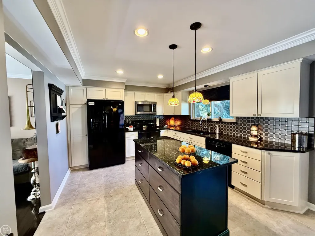 47043 Sanborn Drive Macomb Township MI 48044