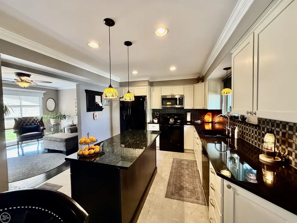 47043 Sanborn Drive Macomb Township MI 48044