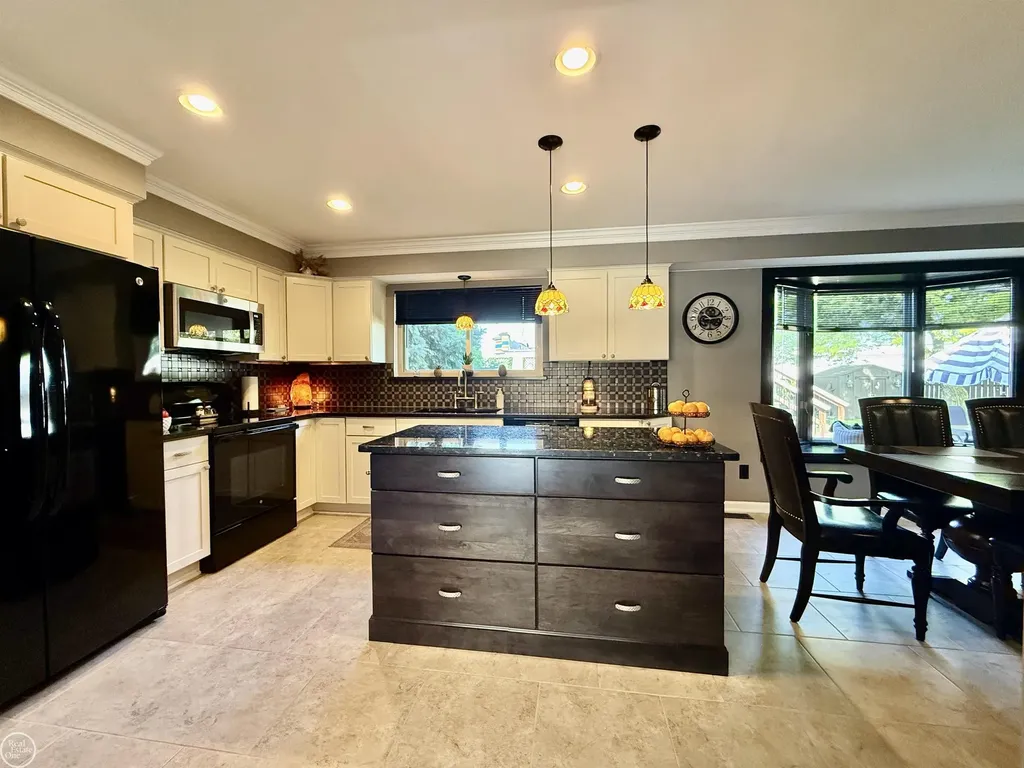 47043 Sanborn Drive Macomb Township MI 48044