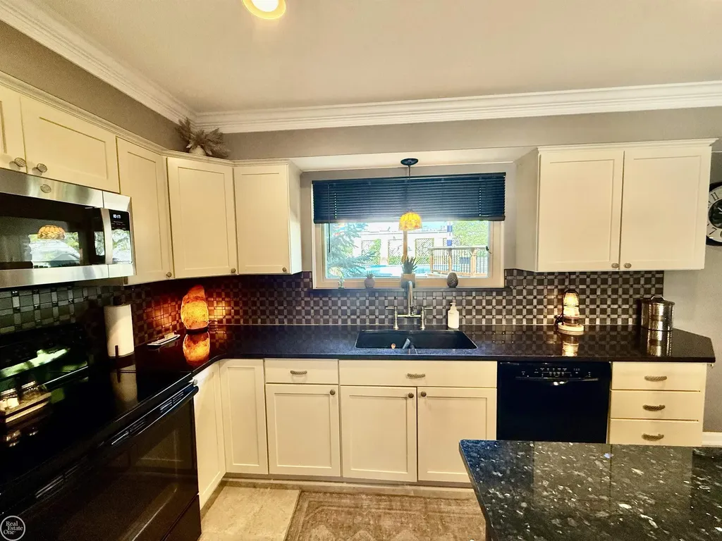 47043 Sanborn Drive Macomb Township MI 48044