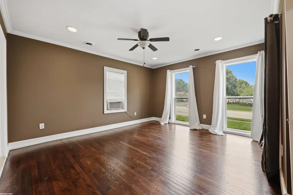 125 W Gates Street Romeo Village MI 48065