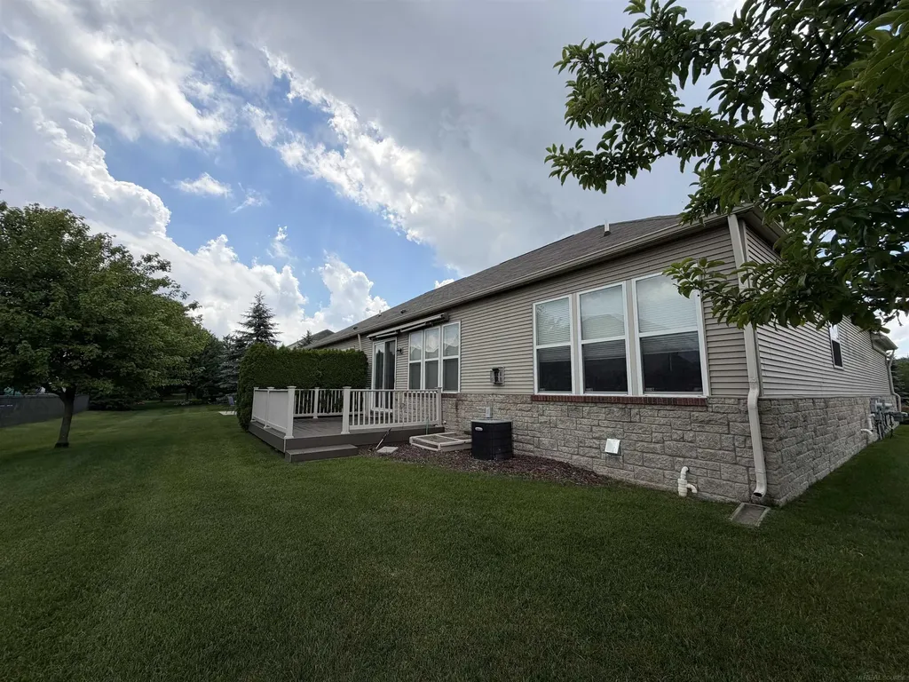 49626 Wayburn Drive Macomb Township MI 48042