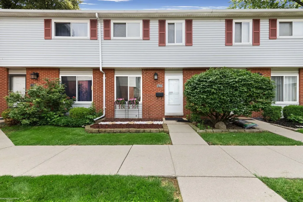 27932 Eastwick Square Road Roseville City MI 48066
