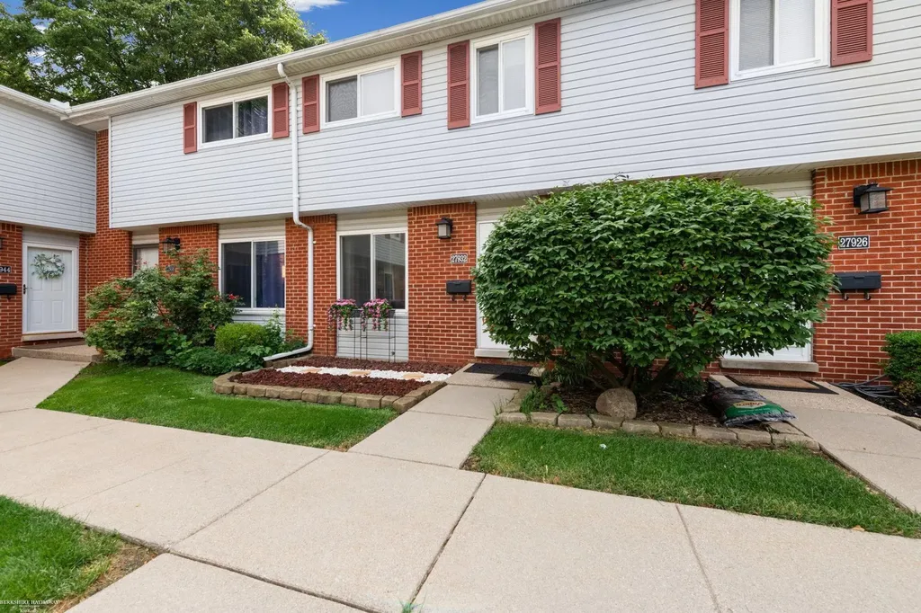 27932 Eastwick Square Road Roseville City MI 48066