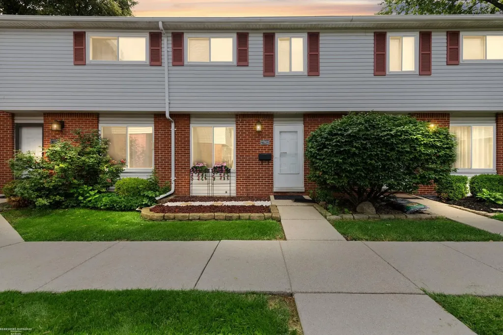 27932 Eastwick Square Road Roseville City MI 48066