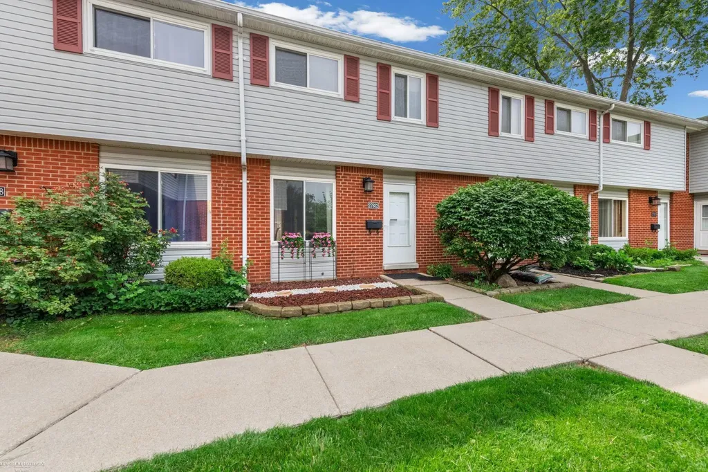 27932 Eastwick Square Road Roseville City MI 48066