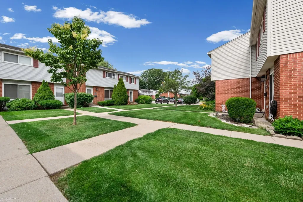 27932 Eastwick Square Road Roseville City MI 48066