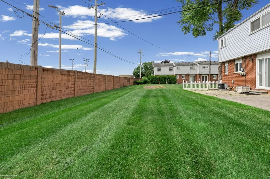 27932 Eastwick Square Road Roseville City MI 48066