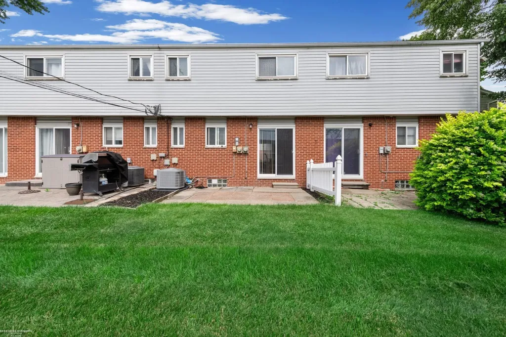27932 Eastwick Square Road Roseville City MI 48066