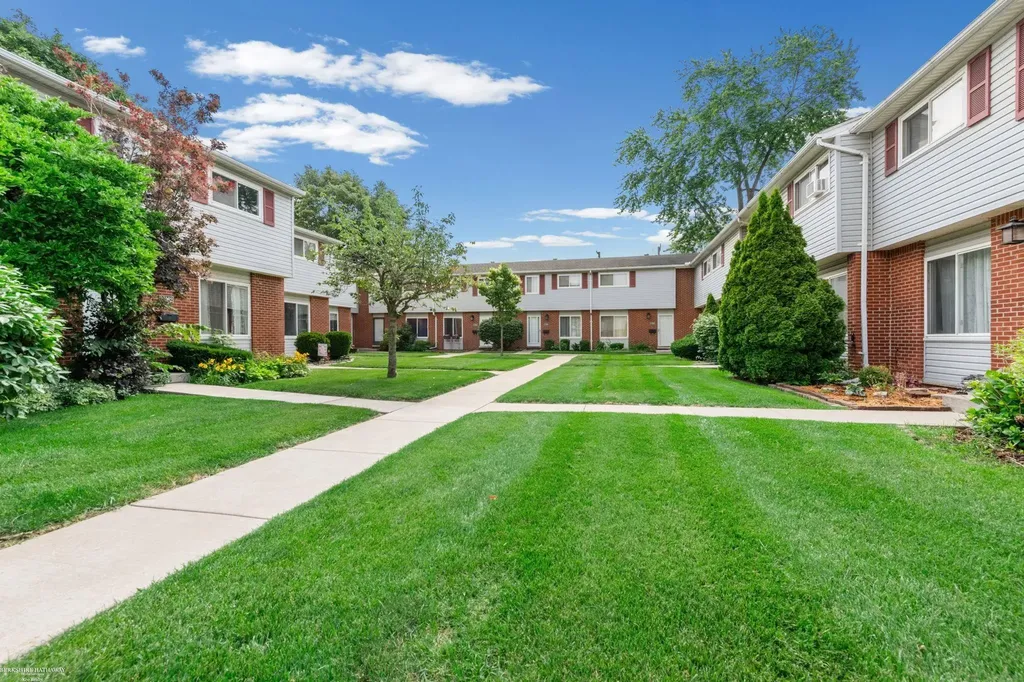 27932 Eastwick Square Road Roseville City MI 48066