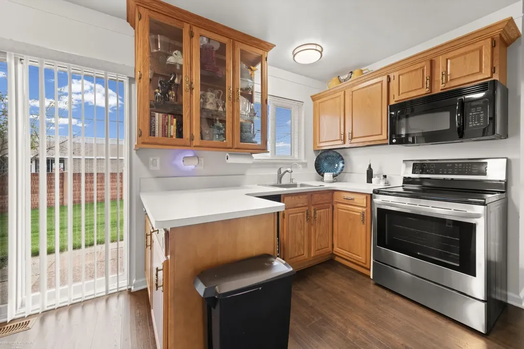 27932 Eastwick Square Road Roseville City MI 48066