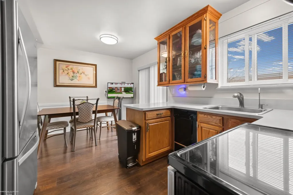 27932 Eastwick Square Road Roseville City MI 48066