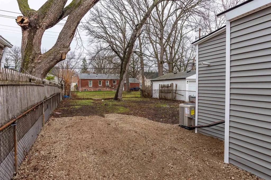 20925 Ridgemont Road Harper Woods City MI 48225