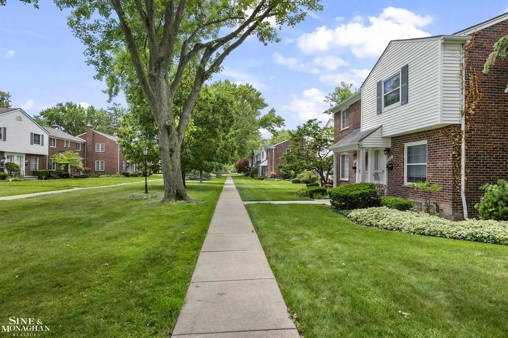 22951 Lee Court St. Clair Shores City MI 48080