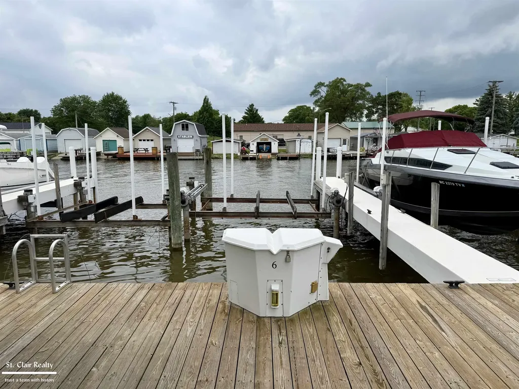 6 Pine River Club St. Clair City MI 48079