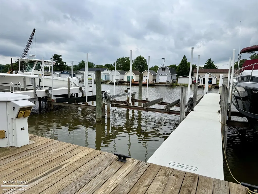 6 Pine River Club St. Clair City MI 48079