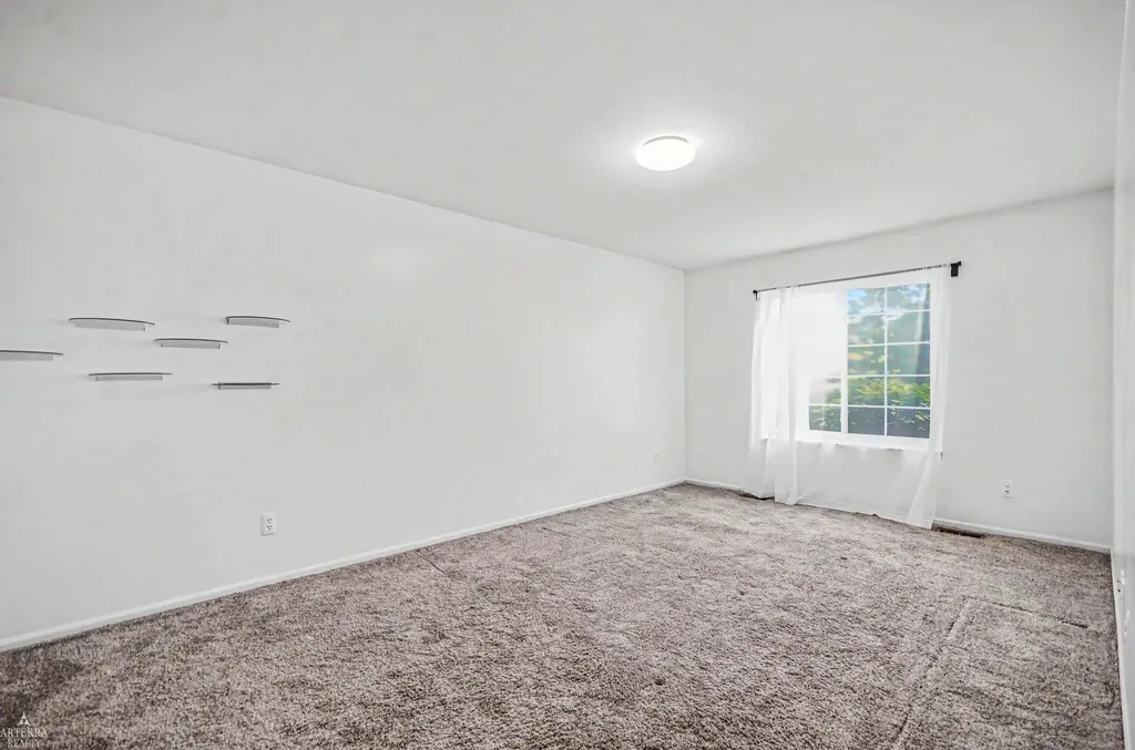 32 Meadow Wood Drive Rochester Hills City MI 48307