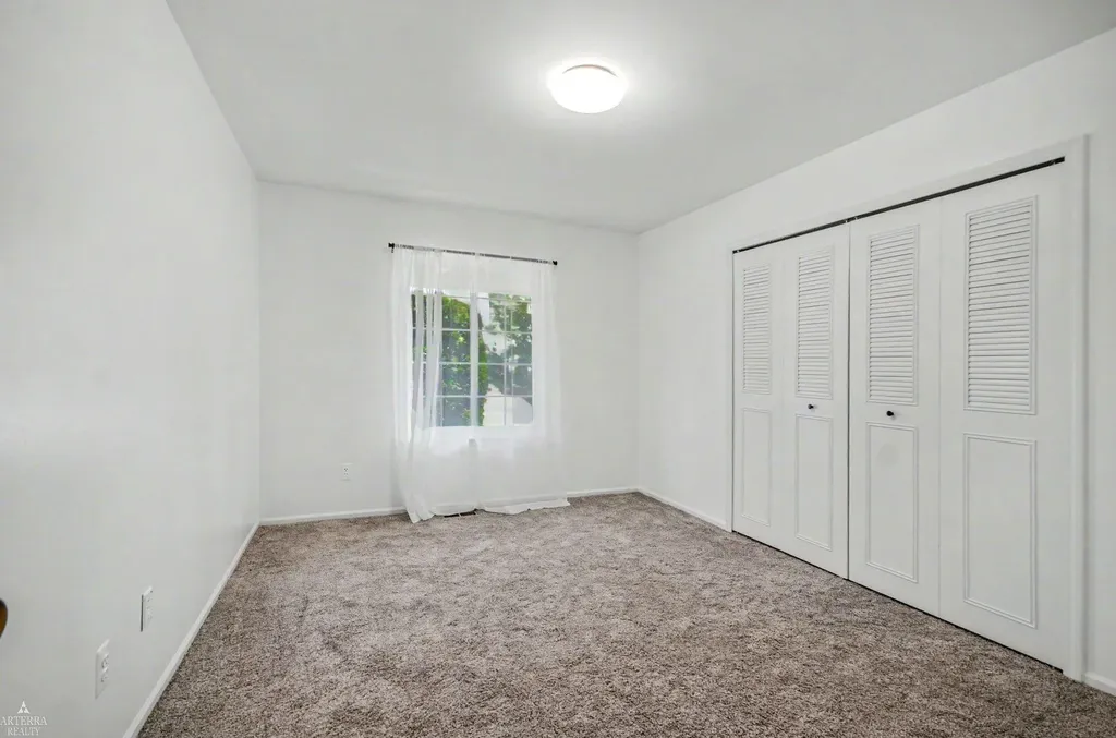 32 Meadow Wood Drive Rochester Hills City MI 48307