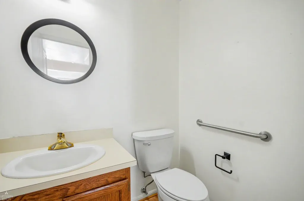 32 Meadow Wood Drive Rochester Hills City MI 48307