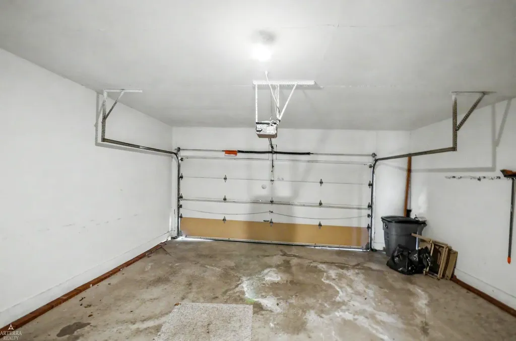 32 Meadow Wood Drive Rochester Hills City MI 48307