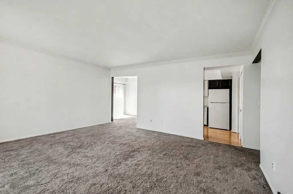 32 Meadow Wood Drive Rochester Hills City MI 48307
