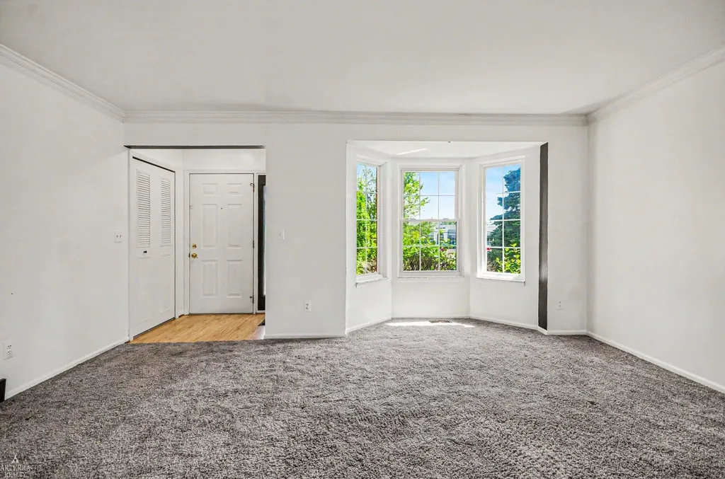 32 Meadow Wood Drive Rochester Hills City MI 48307