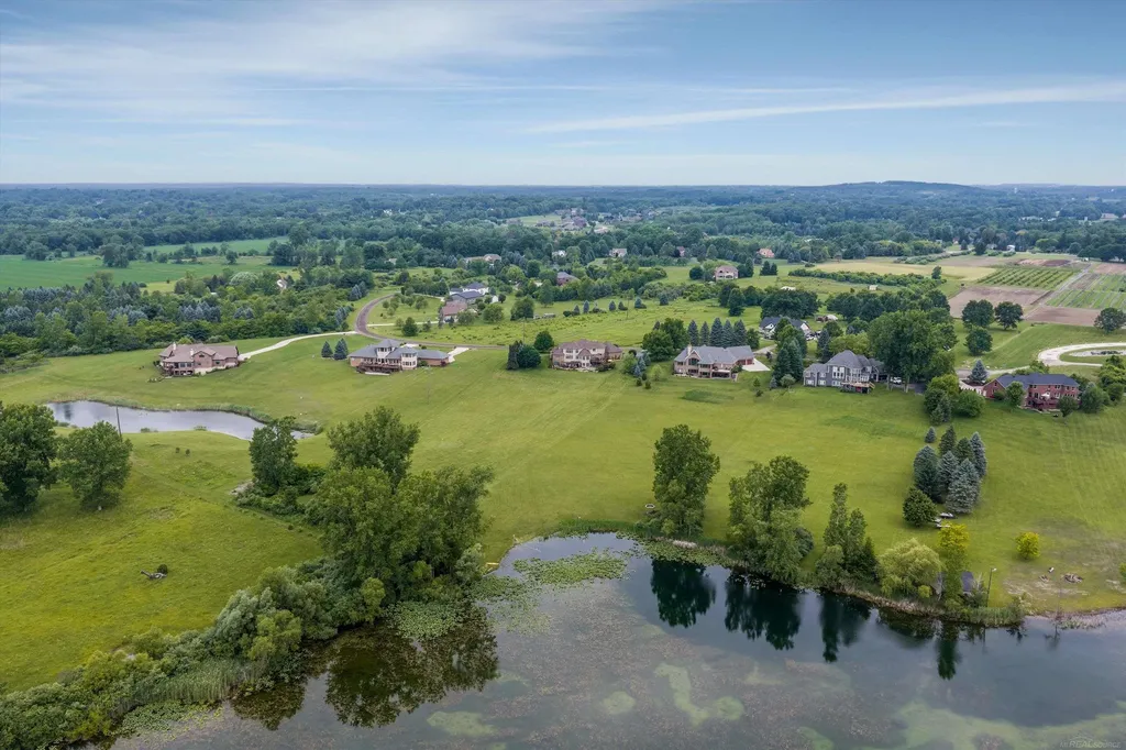 68223 Hillside Lane Washington Township MI 48095