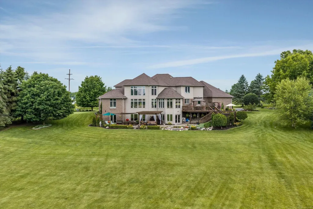 68223 Hillside Lane Washington Township MI 48095