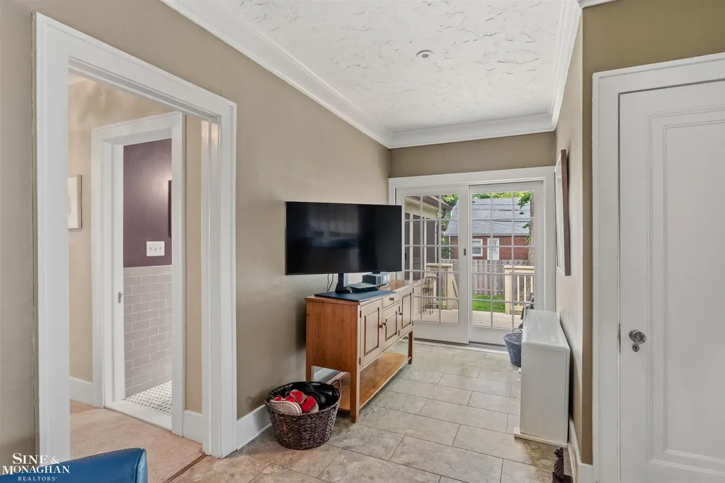 794 Loraine Street Grosse Pointe City MI 48230