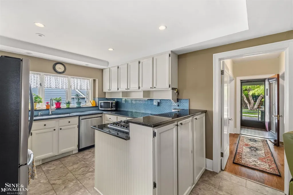 794 Loraine Street Grosse Pointe City MI 48230
