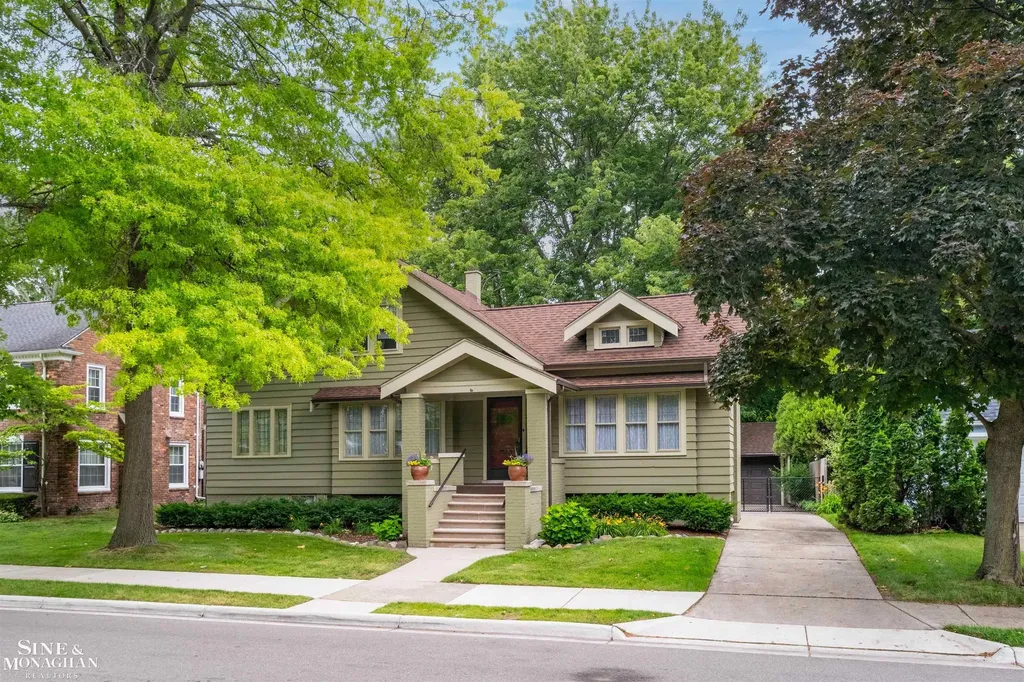 794 Loraine Street Grosse Pointe City MI 48230