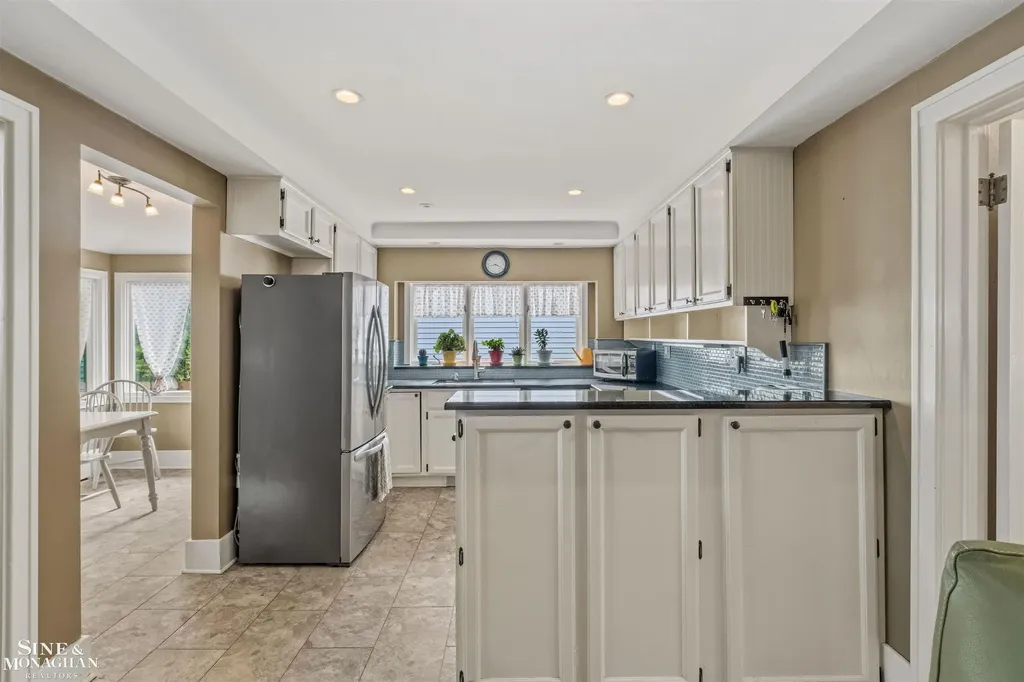 794 Loraine Street Grosse Pointe City MI 48230