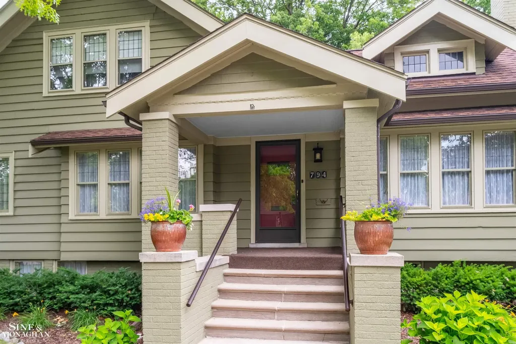794 Loraine Street Grosse Pointe City MI 48230