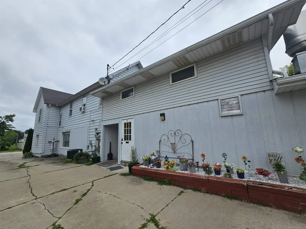 29 W Lapeer Street Peck Village MI 48466