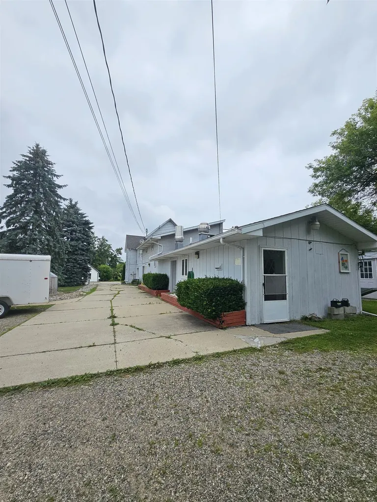 29 W Lapeer Street Peck Village MI 48466
