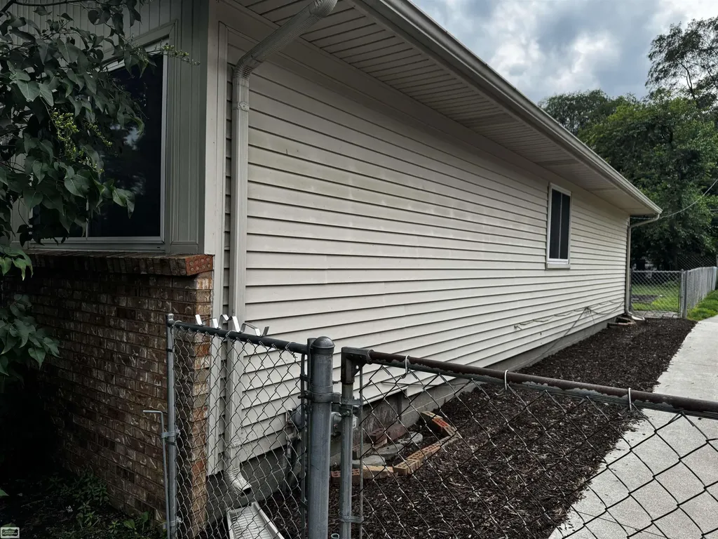 47473 Greenview Road Utica City MI 48317